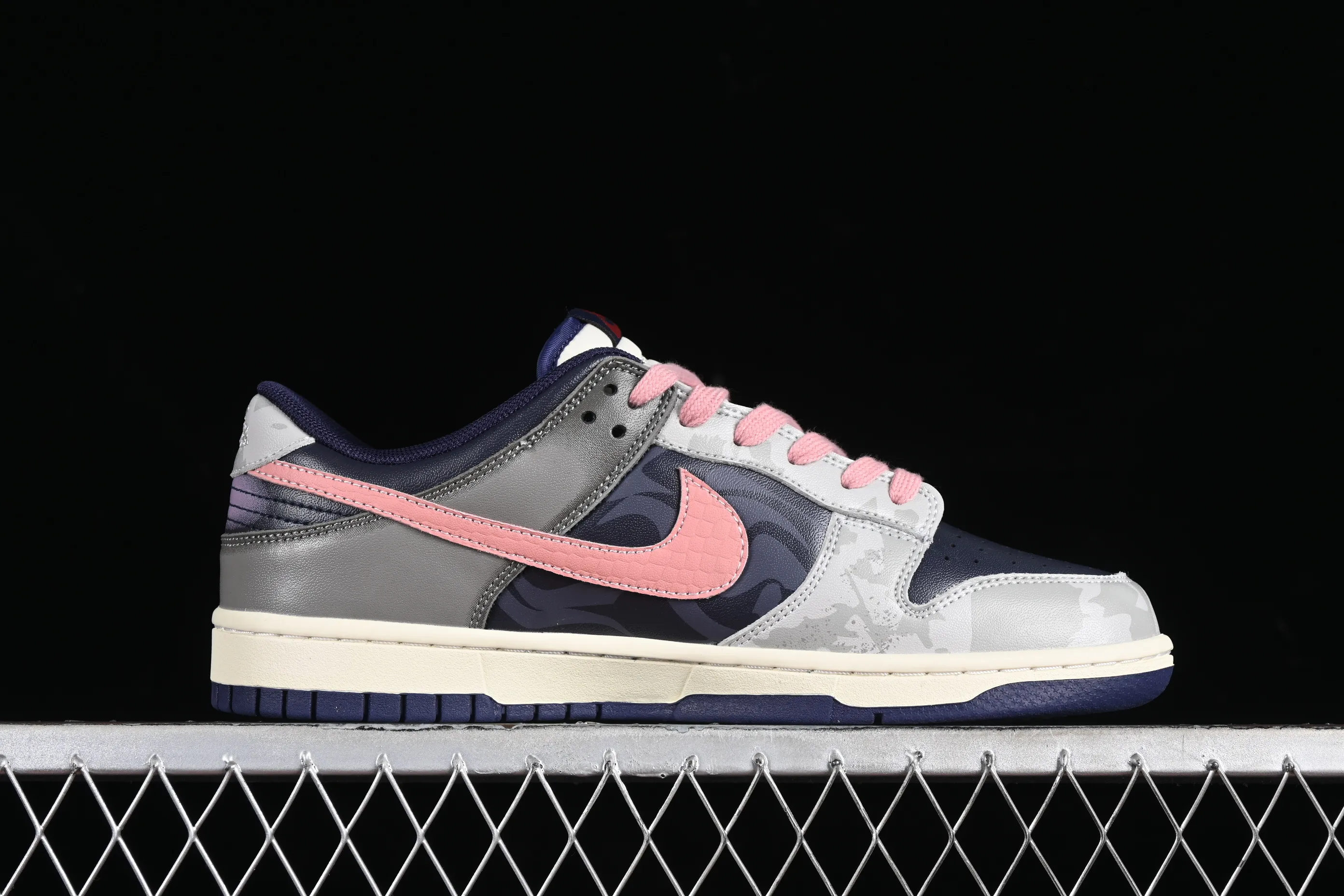 All Categories Nk SB Dunk Series Nk SB Dunk Low Low-top sneakers Nk Dunk Low Panda Prank-Pioneering Knight Heart of the Sand Purple Brown Pink SB Strappy Low-top Casual Shoes FV8106-181